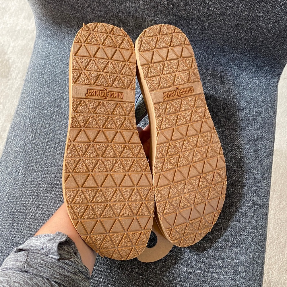 MINNETONKA Fabric Flip Flops - Picture 4 of 7